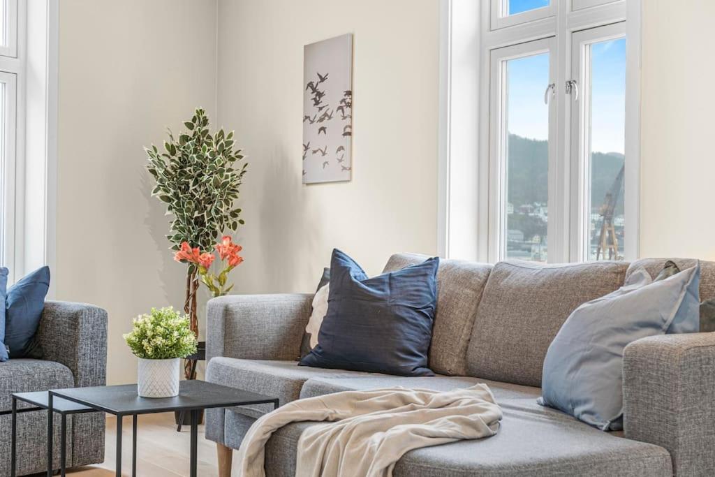 New! Huge Modern Apartment! Fit For Two Families! Bergen Exterior foto