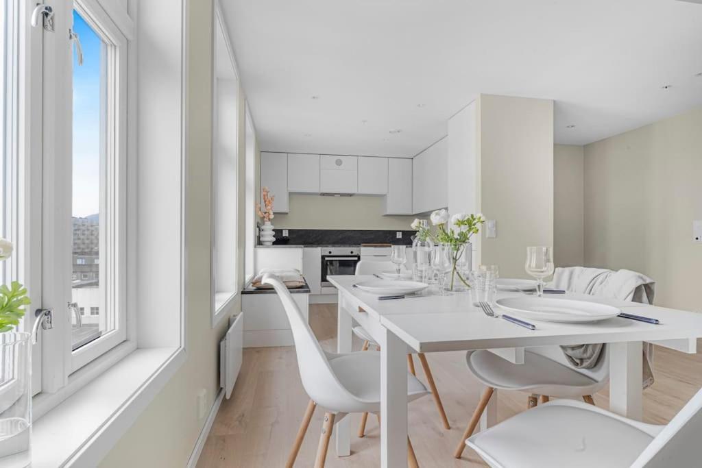 New! Huge Modern Apartment! Fit For Two Families! Bergen Exterior foto