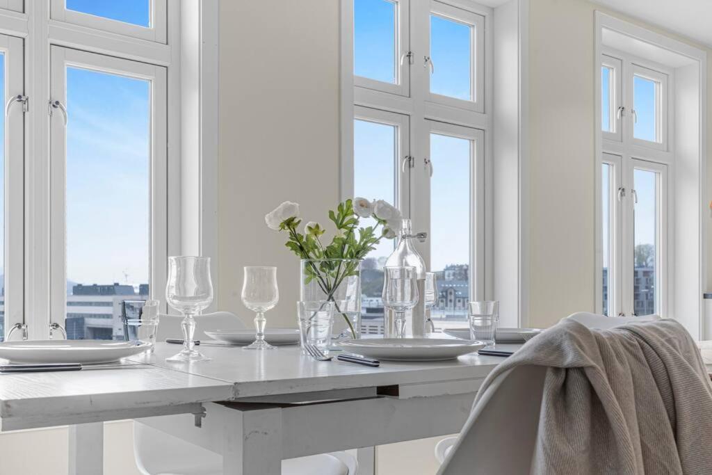 New! Huge Modern Apartment! Fit For Two Families! Bergen Exterior foto