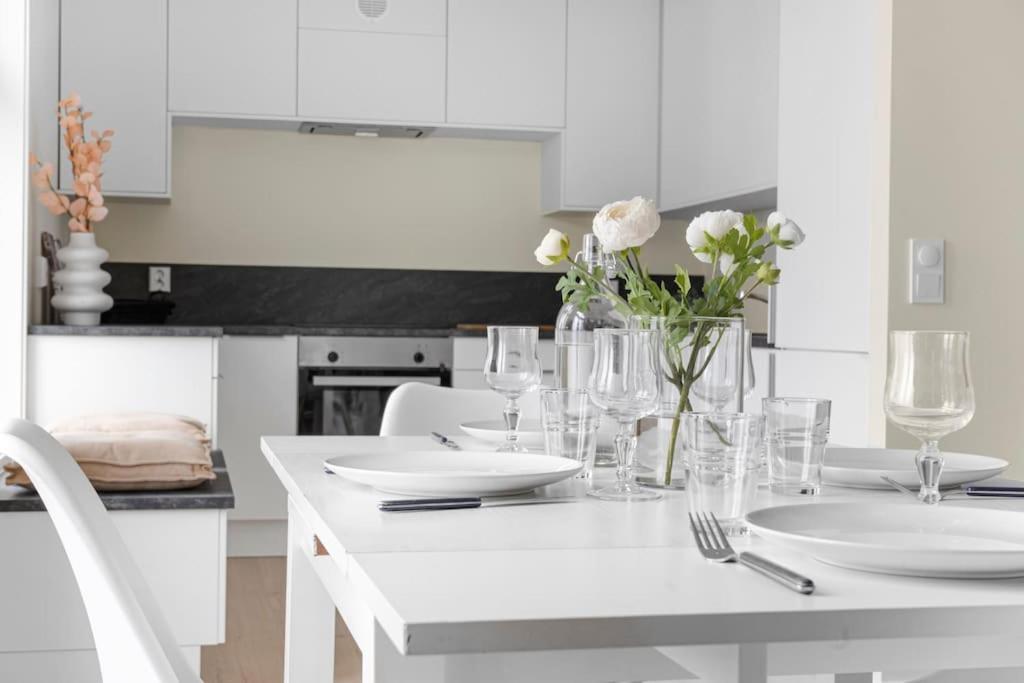 New! Huge Modern Apartment! Fit For Two Families! Bergen Exterior foto
