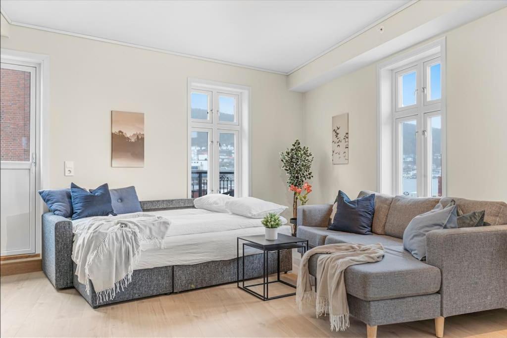 New! Huge Modern Apartment! Fit For Two Families! Bergen Exterior foto