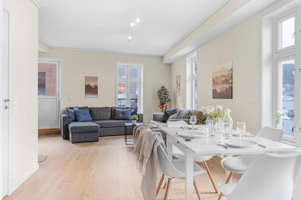 New! Huge Modern Apartment! Fit For Two Families! Bergen Exterior foto